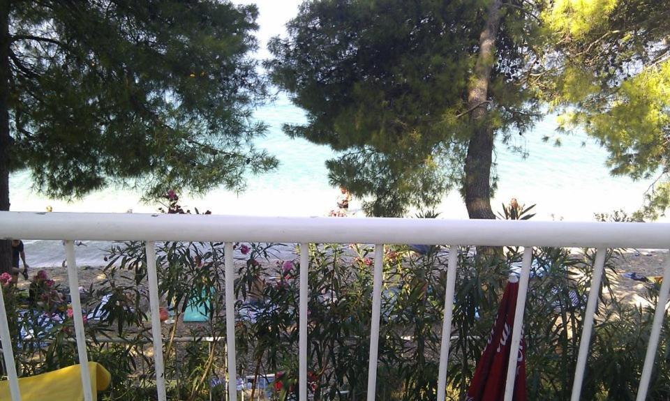 Appartement Apartman On The Beach - Nemira, Omiš Extérieur photo