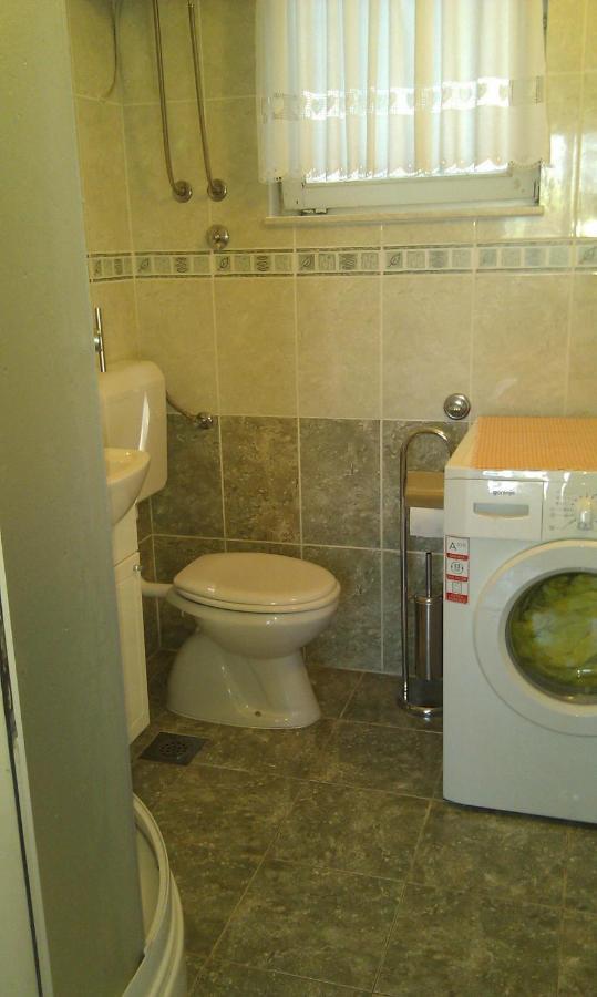 Appartement Apartman On The Beach - Nemira, Omiš Extérieur photo